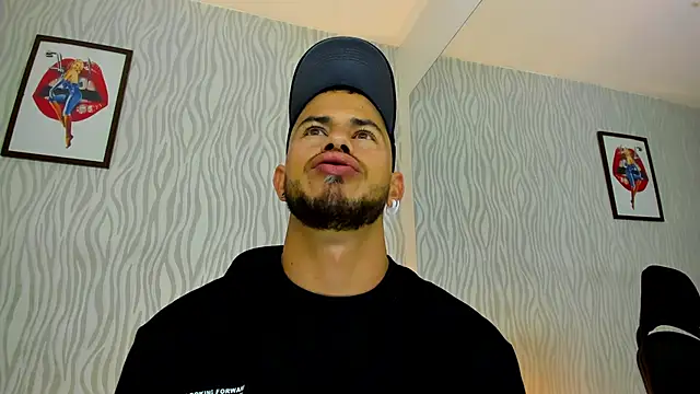 Snapshot of dylan_jacobx chatting on October 23, 4:23 am dylan jacobx online show from October 23, 4:23 am