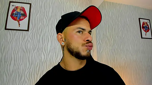 Snapshot of dylan_jacobx chatting on October 28, 3:10 am dylan jacobx online show from October 28, 3:10 am