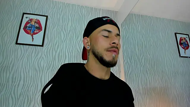 Snapshot of dylan_jacobx chatting on November 8, 3:07 am dylan jacobx online show from November 8, 3:07 am