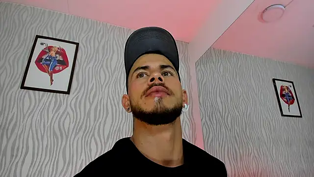 Snapshot of dylan_jacobx chatting on November 14, 3:27 am dylan jacobx online show from November 14, 3:27 am