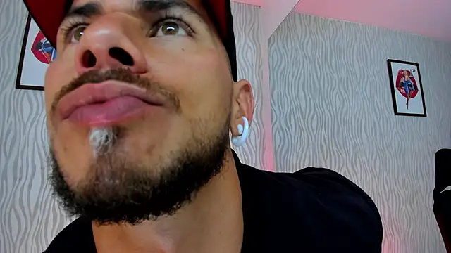 Snapshot of dylan_jacobx chatting on November 15, 3:15 am dylan jacobx online show from November 15, 3:15 am