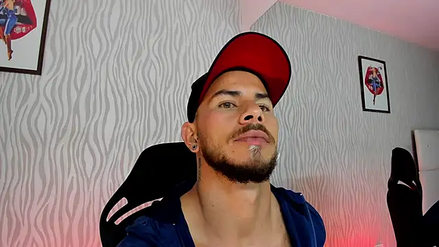 Snapshot of dylan_jacobx chatting on November 19, 2:33 am dylan jacobx online show from November 19, 2:33 am