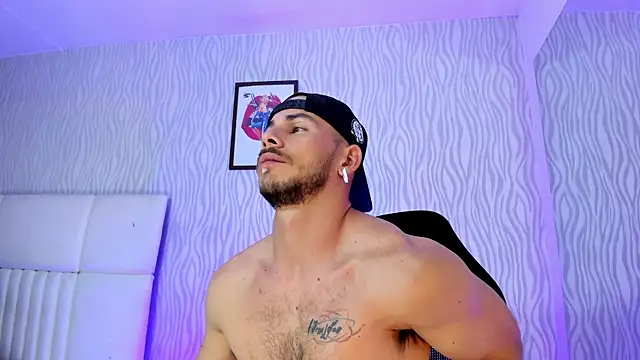 Snapshot of dylan_jacobx chatting on December 1, 3:44 am dylan jacobx online show from December 1, 3:44 am