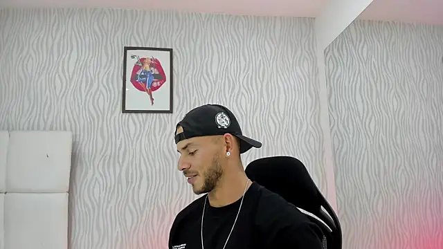 Snapshot of dylan_jacobx chatting on December 13, 8:36 pm dylan jacobx online show from December 13, 8:36 pm