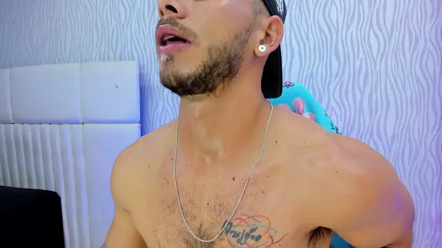 Snapshot of dylan_jacobx chatting on December 18, 3:45 am dylan jacobx online show from December 18, 3:45 am