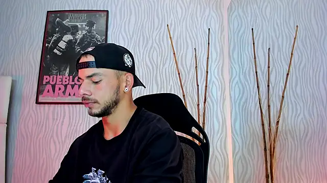 Snapshot of dylan_jacobx chatting on January 13, 3:01 am dylan jacobx online show from January 13, 3:01 am