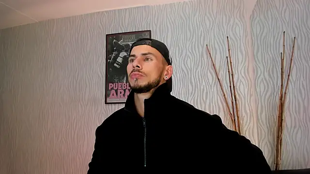 Snapshot of dylan_jacobx chatting on February 17, 3:14 am dylan jacobx online show from February 17, 3:14 am