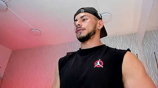 Snapshot of dylan_jacobx chatting on February 18, 9:11 pm dylan jacobx online show from February 18, 9:11 pm