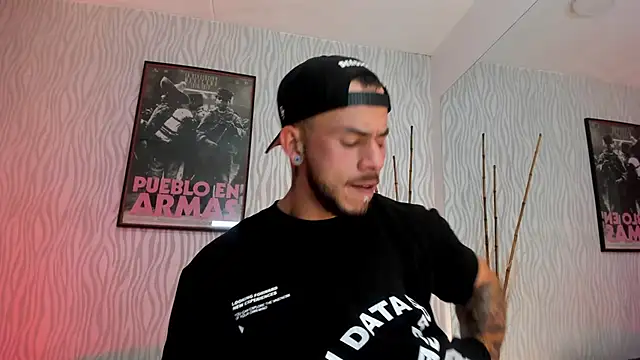 Snapshot of dylan_jacobx chatting on February 26, 11:04 pm dylan jacobx online show from February 26, 11:04 pm