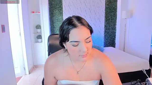 sofiacaramel online show from November 5, 2:39 pm