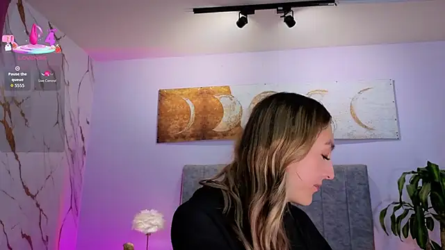 antonellastar24  online show from April 10, 8:02 pm