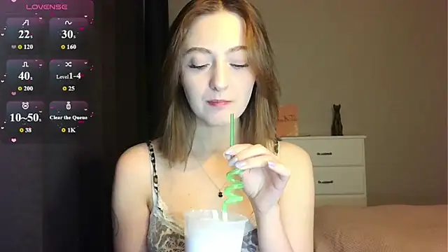 white liillyy online show from March 27, 9:47 pm