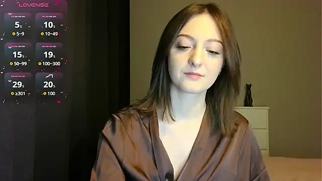 white liillyy online show from April 4, 9:45 pm