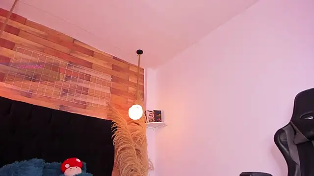 Snapshot of Emily_brown04 chatting on September 28, 11:21 pm Emily brown04 online show from September 28, 11:21 pm