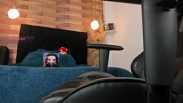 Snapshot of Emily_brown04 chatting on October 3, 10:23 am Emily brown04 online show from October 3, 10:23 am