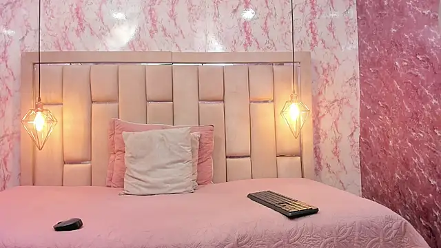 Snapshot of WILD_FIREE_ chatting on December 15, 8:02 pm WILD FIREE online show from December 15, 8:02 pm