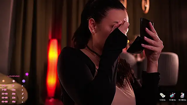 Snapshot of MaryHols chatting on December 3, 5:11 pm MaryHols online show from December 3, 5:11 pm