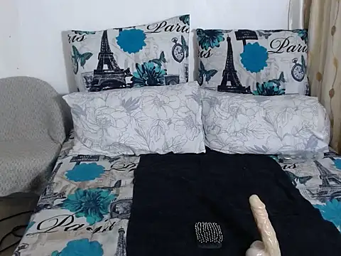 Snapshot of AfricanDoll15 chatting on November 3, 8:21 pm AfricanDoll15 online show from November 3, 8:21 pm