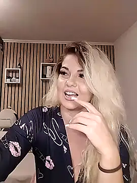 Mayaaaaaa  online show from November 21, 9:24 pm