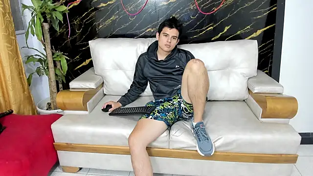 Snapshot of invincible200 chatting on September 11, 1:33 pm invincible200 online show from September 11, 1:33 pm