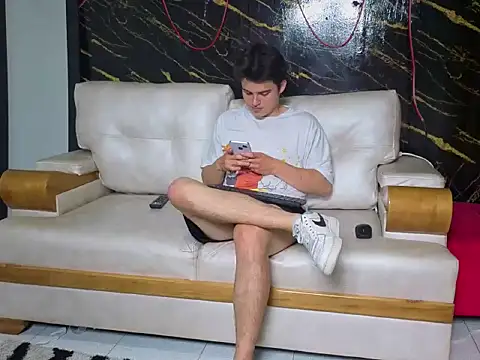 Snapshot of invincible200 chatting on September 22, 2:30 pm invincible200 online show from September 22, 2:30 pm