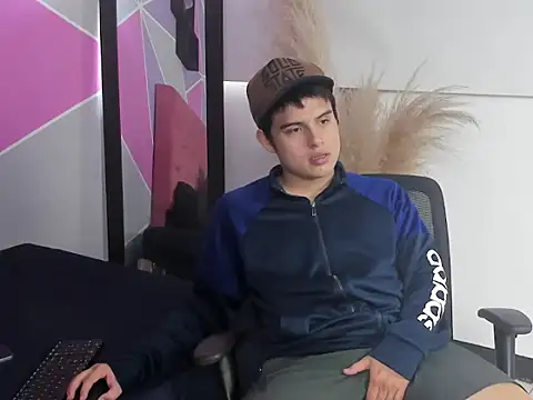 Snapshot of invincible200 chatting on September 26, 2:10 pm invincible200 online show from September 26, 2:10 pm