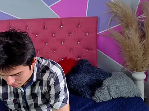 Snapshot of invincible200 chatting on October 4, 1:42 pm invincible200 online show from October 4, 1:42 pm