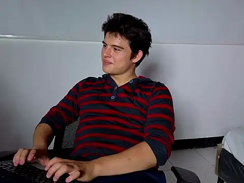 Snapshot of invincible200 chatting on October 12, 2:49 pm invincible200 online show from October 12, 2:49 pm