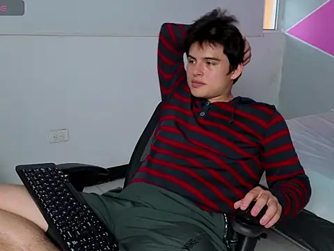 Snapshot of invincible200 chatting on October 15, 2:28 pm invincible200 online show from October 15, 2:28 pm