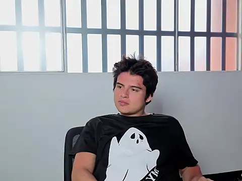 Snapshot of invincible200 chatting on October 30, 1:56 pm invincible200 online show from October 30, 1:56 pm