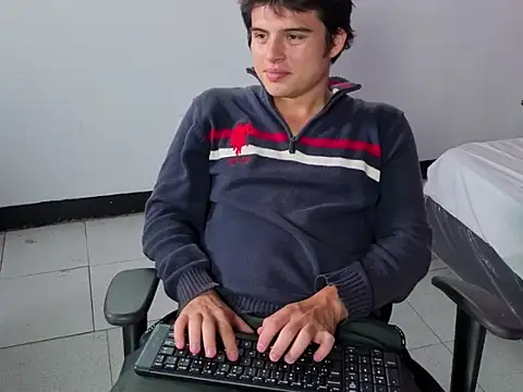 Snapshot of invincible200 chatting on November 3, 2:07 pm invincible200 online show from November 3, 2:07 pm