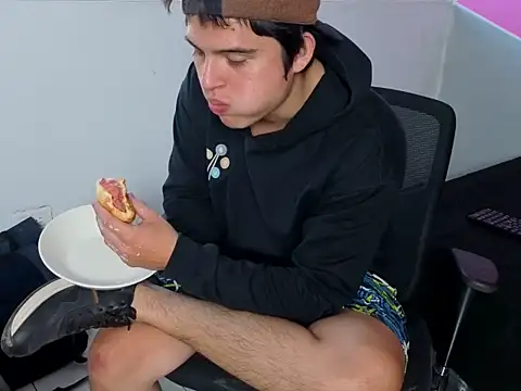 Snapshot of invincible200 chatting on November 7, 1:55 pm invincible200 online show from November 7, 1:55 pm