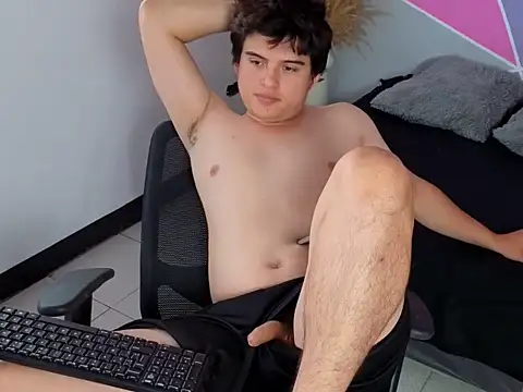 Snapshot of invincible200 chatting on November 13, 3:55 pm invincible200 online show from November 13, 3:55 pm