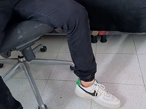 Snapshot of invincible200 chatting on November 20, 2:39 pm invincible200 online show from November 20, 2:39 pm