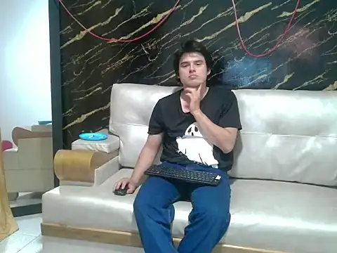 Snapshot of invincible200 chatting on December 1, 3:06 pm invincible200 online show from December 1, 3:06 pm