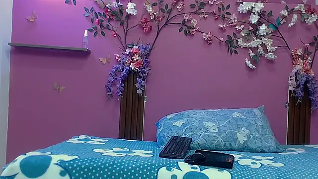 skinnybarbie022 online show from October 30, 1:07 am