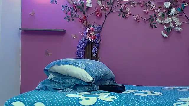 skinnybarbie022 online show from November 18, 1:22 am