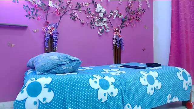 skinnybarbie022 online show from March 9, 12:47 am