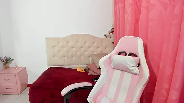 lailahdark online show from September 25, 5:00 am