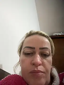 Snapshot of Alerquinasc chatting on October 10, 7:29 am Alerquinasc online show from October 10, 7:29 am