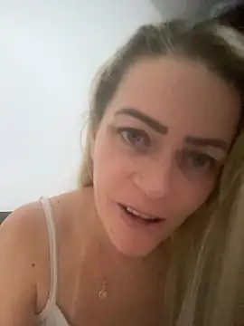 Snapshot of Alerquinasc chatting on November 28, 8:50 am Alerquinasc online show from November 28, 8:50 am