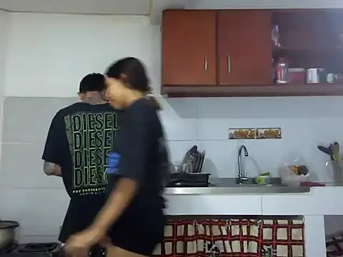 Snapshot of MeganAndMax@xh chatting on November 8, 1:06 am MeganAndMaxxh online show from November 8, 1:06 am