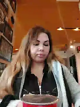 Snapshot of Alisasex@xh chatting on February 3, 1:40 pm Alisasexxh online show from February 3, 1:40 pm