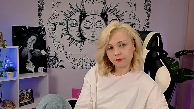 Snapshot of Charlotte_Colinss chatting on September 16, 4:35 am Charlotte Colinss online show from September 16, 4:35 am