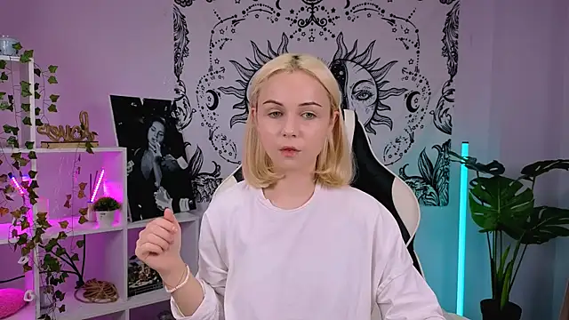 Snapshot of Charlotte_Colinss chatting on September 23, 2:58 am Charlotte Colinss online show from September 23, 2:58 am