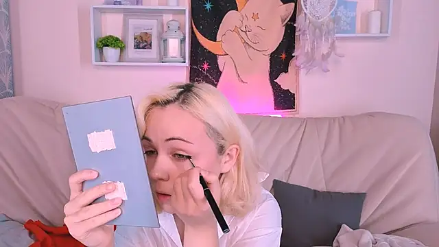 Snapshot of Charlotte_Colinss chatting on October 2, 3:13 am Charlotte Colinss online show from October 2, 3:13 am