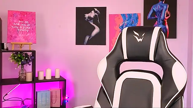 Snapshot of Charlotte_Colinss chatting on November 6, 2:56 am Charlotte Colinss online show from November 6, 2:56 am