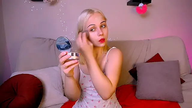 Snapshot of Charlotte_Colinss chatting on November 8, 5:18 am Charlotte Colinss online show from November 8, 5:18 am