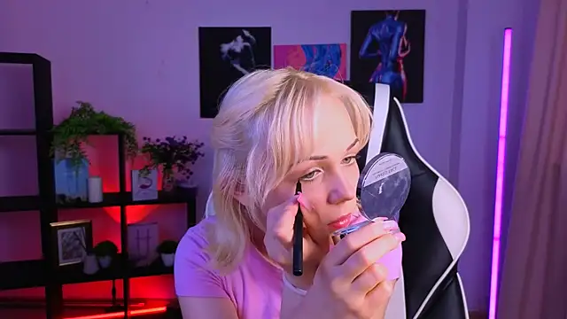 Charlotte Colinss online show from April 4, 4:00 am