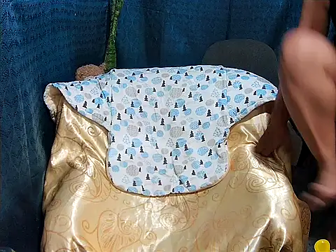 Snapshot of FlowerSexy chatting on November 1, 10:17 am FlowerSexy online show from November 1, 10:17 am